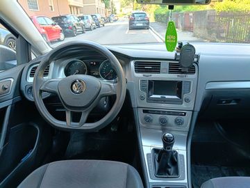 Volkswagen Golf - 6