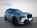 BMW X7 xDrive 40 d M Sport/CARBON/SKYLOUNGE/AHK - mit Diesel-Antrieb: Grau, Massagesitze, Geländewagen