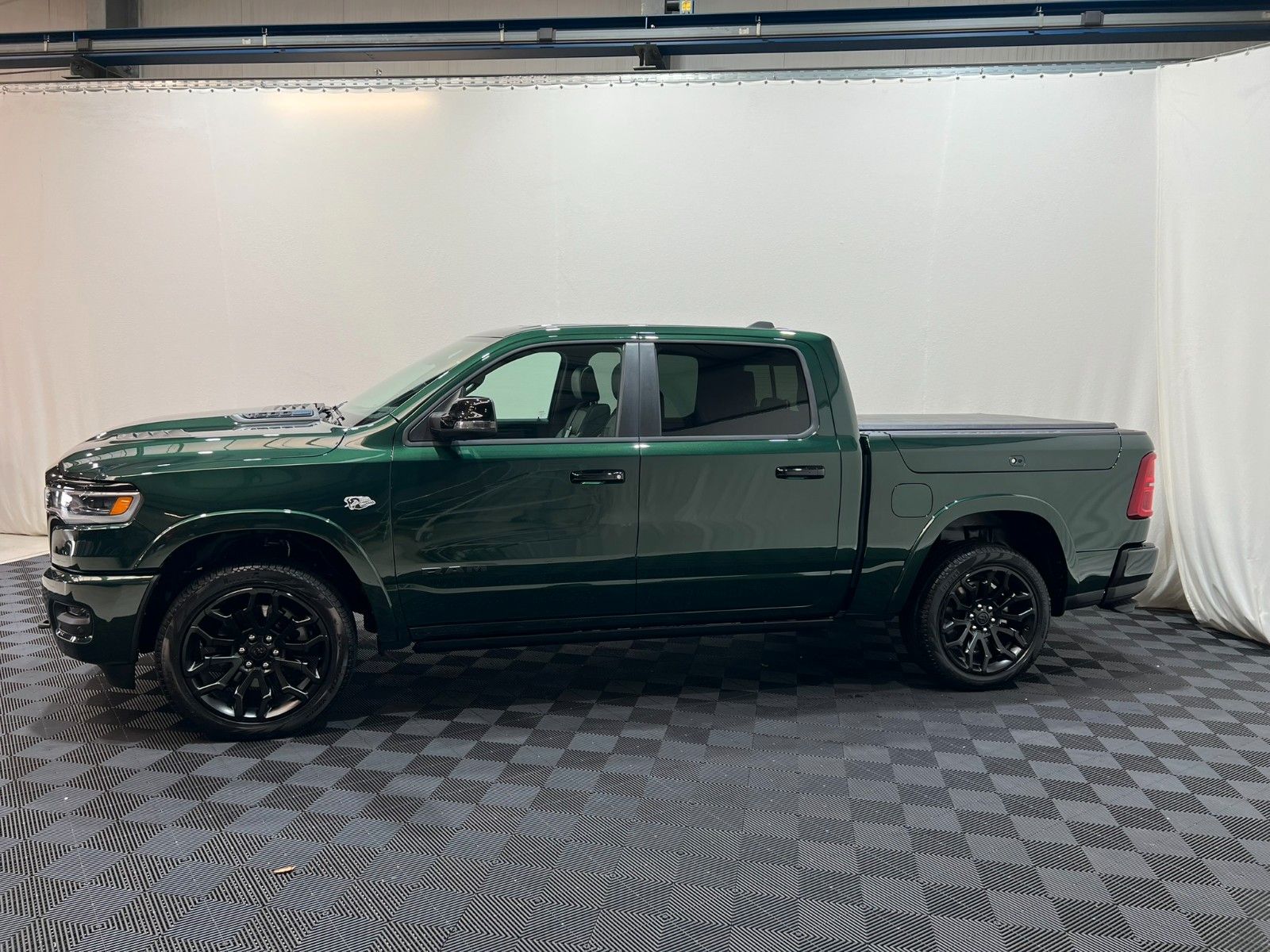 Fahrzeugabbildung Dodge RAM 1500 Limited Night  5,7L V8 HEMI