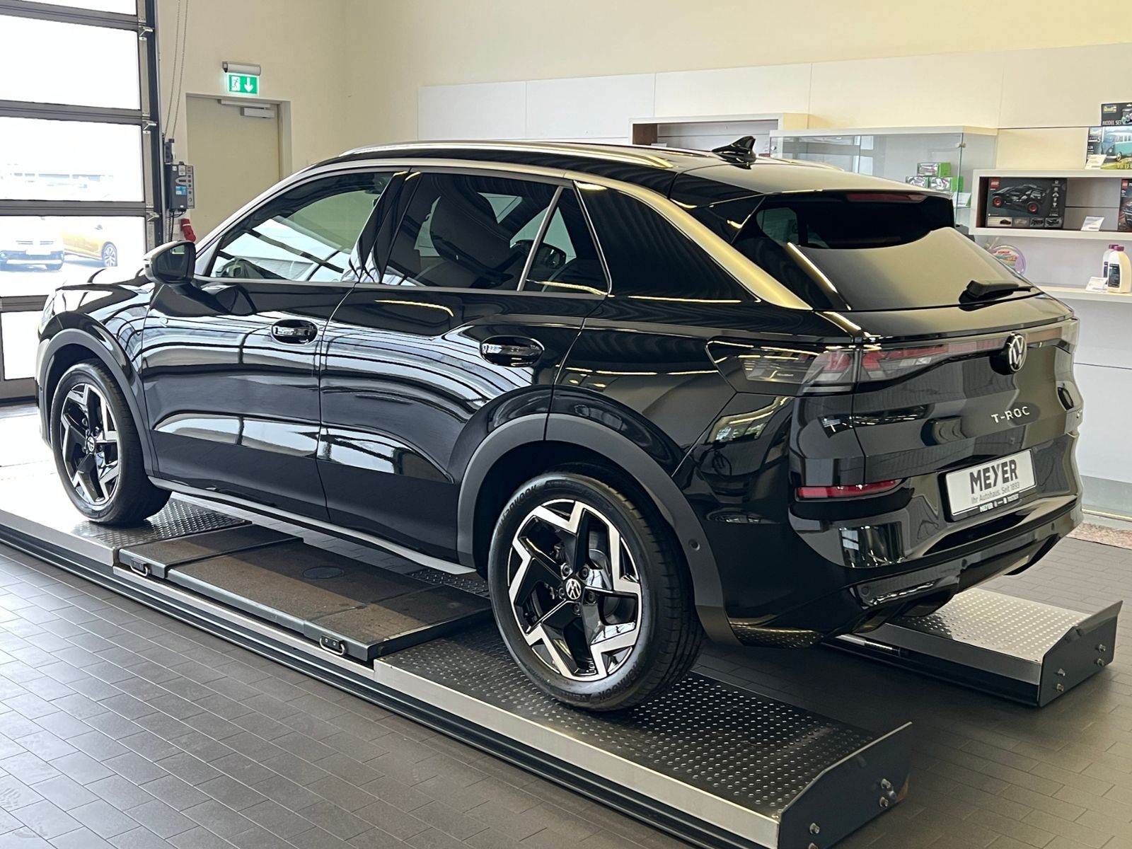 Fahrzeugabbildung Volkswagen T-Roc R-Line 1.5 eTSI DSG *AHK, LED, ACC, Kamera