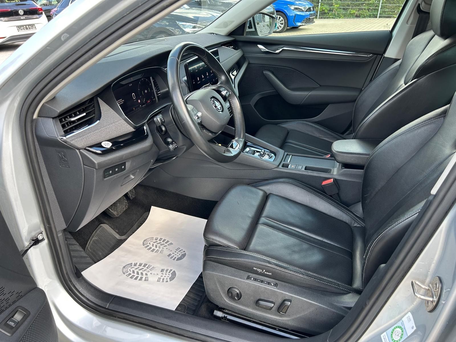 Fahrzeugabbildung SKODA Octavia Combi Style°Leder°AHK°HeadUp°Memory°LED