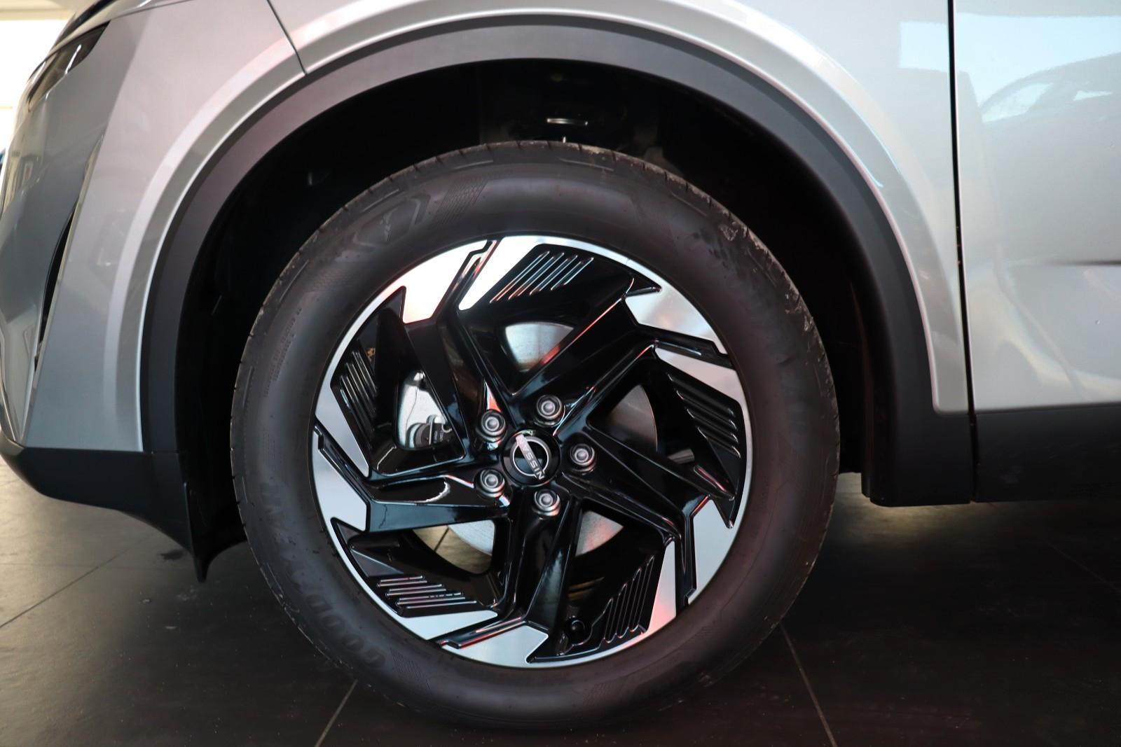 Nissan Qashqai 1.3 AT N-Connecta PANO,LED,TLeder SOFORT