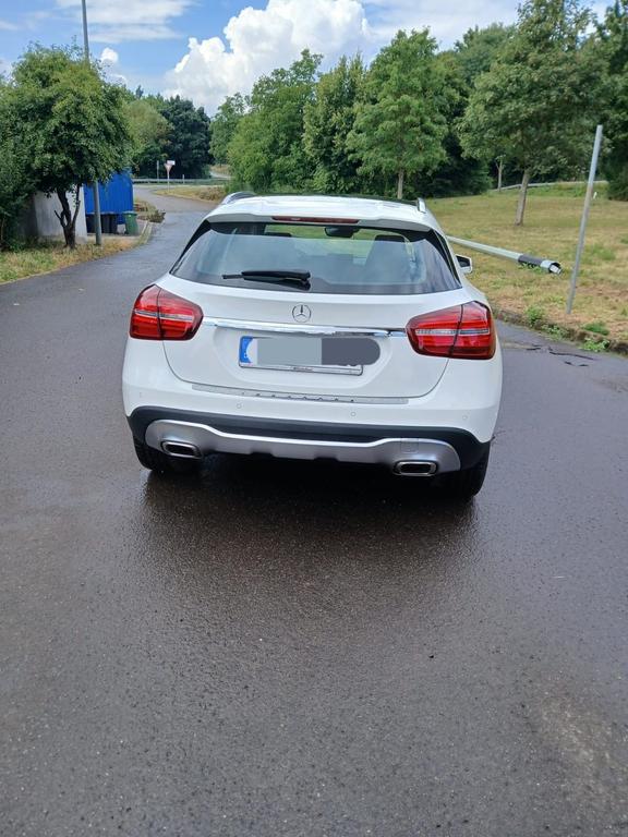 Mercedes-Benz GLA 180