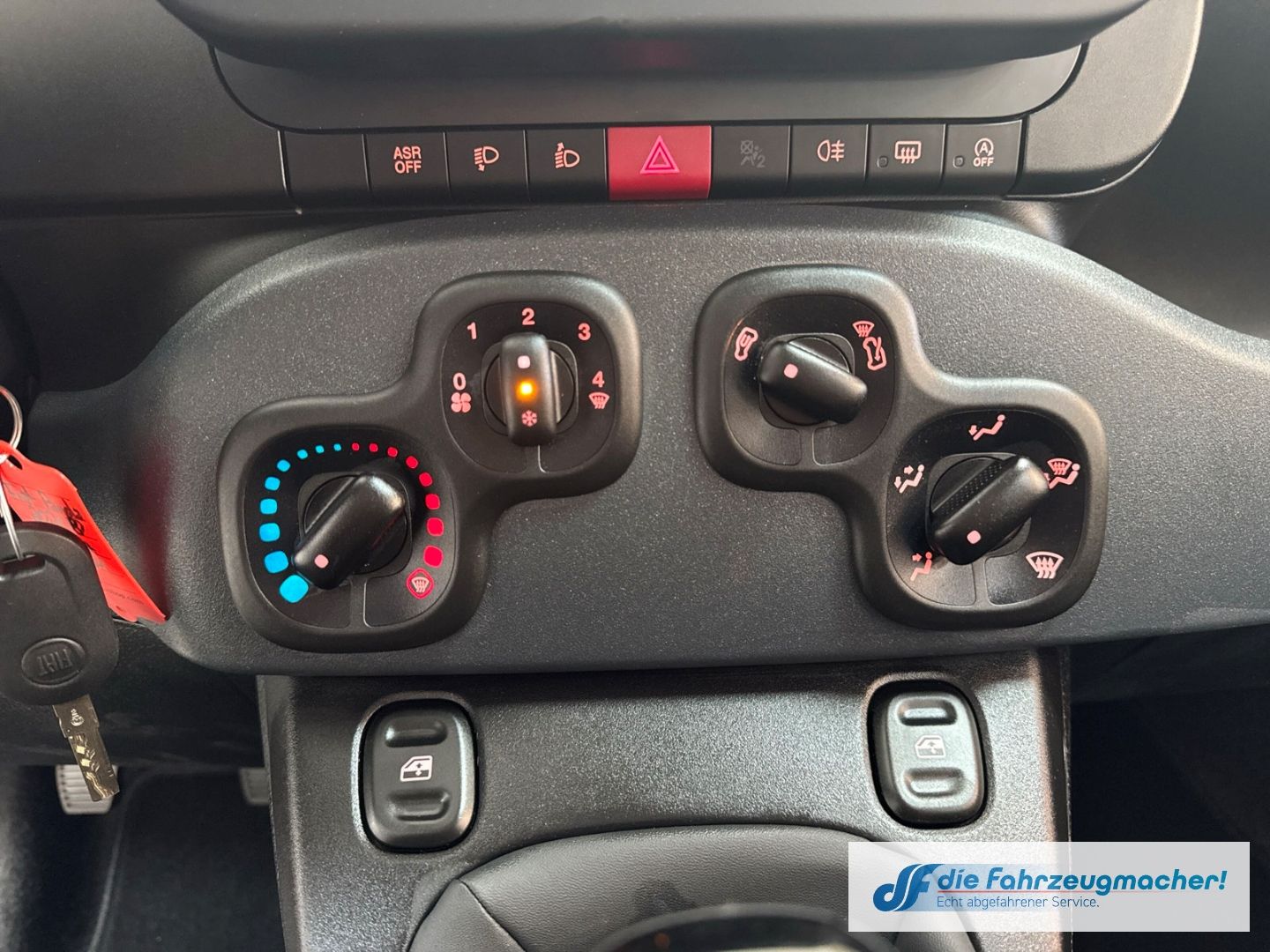 Fahrzeugabbildung Fiat Pandina Hybrid Tempomat Icon Digitales Cockpit D