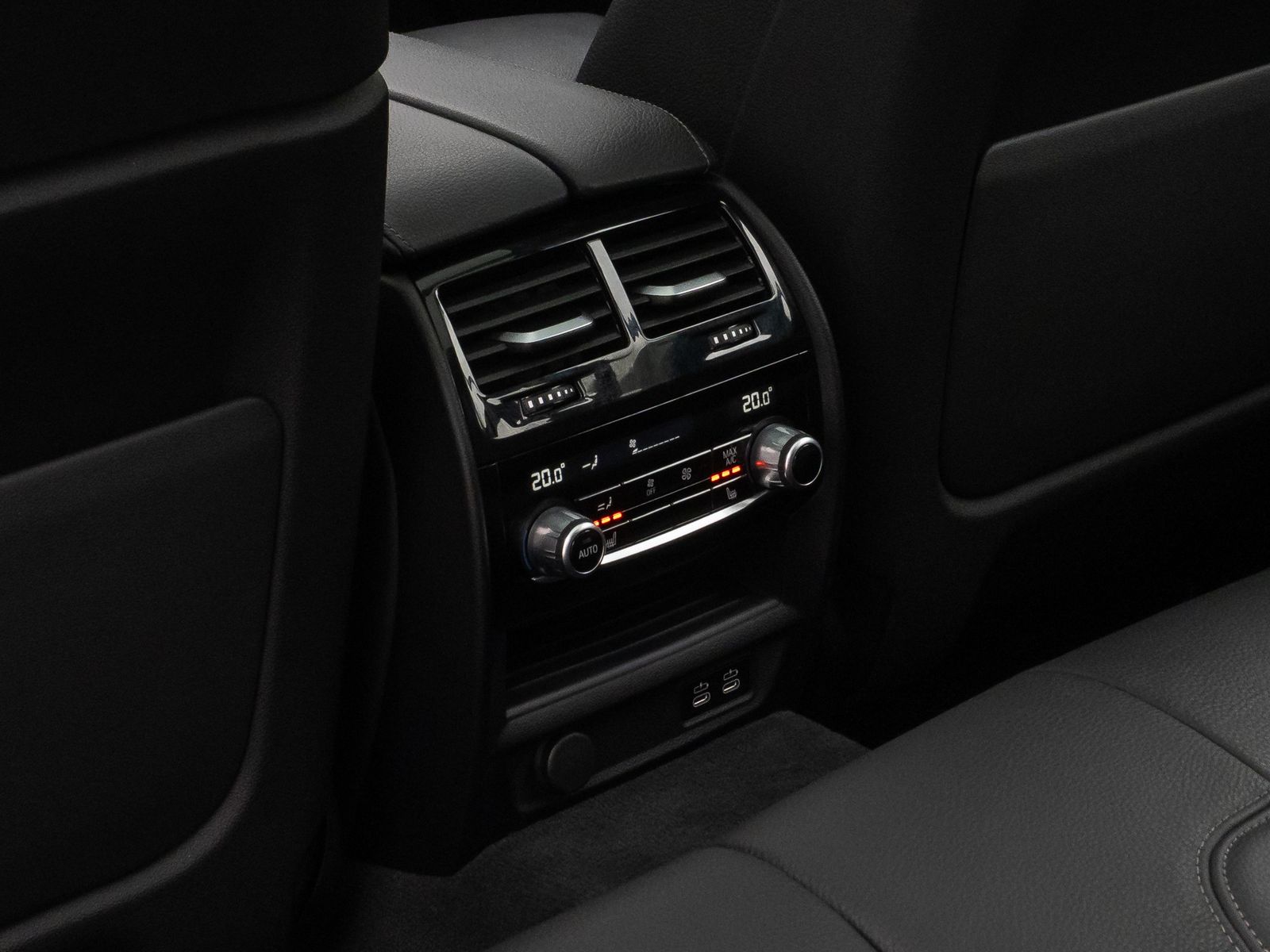 Fahrzeugabbildung BMW 530d xD  LuxuryLine Pano 360°HUD DAB H/K Massage