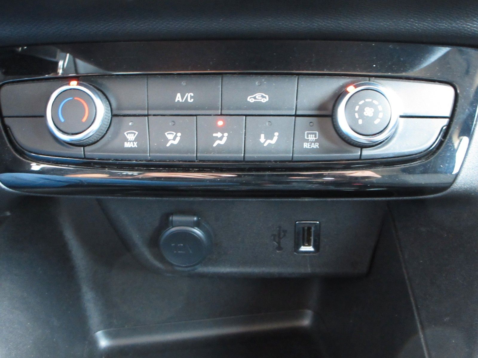 Fahrzeugabbildung Opel Corsa F Elegance 1.2T LED/NAVI/PDC/ALU