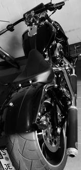 Harley-Davidson Breakout FXSB 1690 Softail Penzl top Zustand - Offers