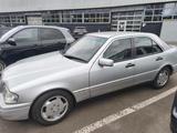 Mercedes-Benz Mercedes C 220 Sport / BJ 95 (31 Jahre) / ... - Mercedes-Benz C 220 mit Benzin-Antrieb: Limousine