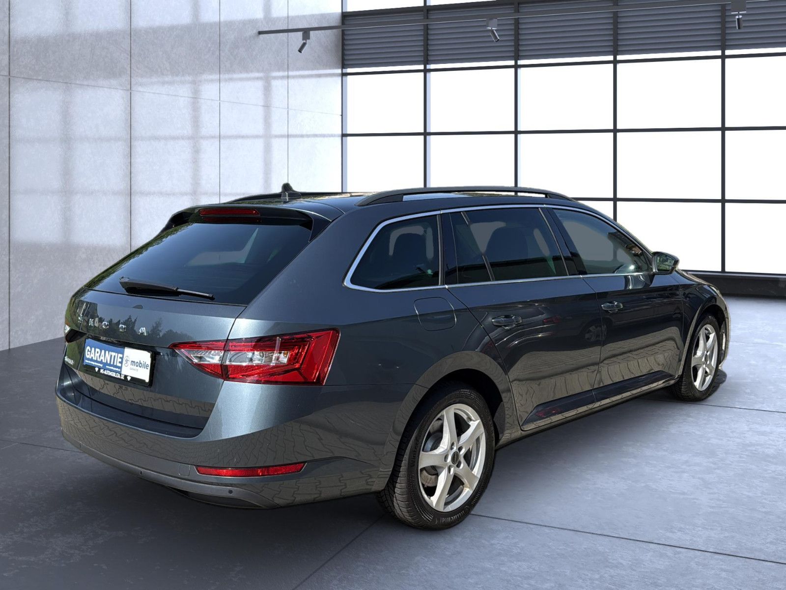 Fahrzeugabbildung SKODA Superb Combi 2.0 TDI / unfallfrei /AHK