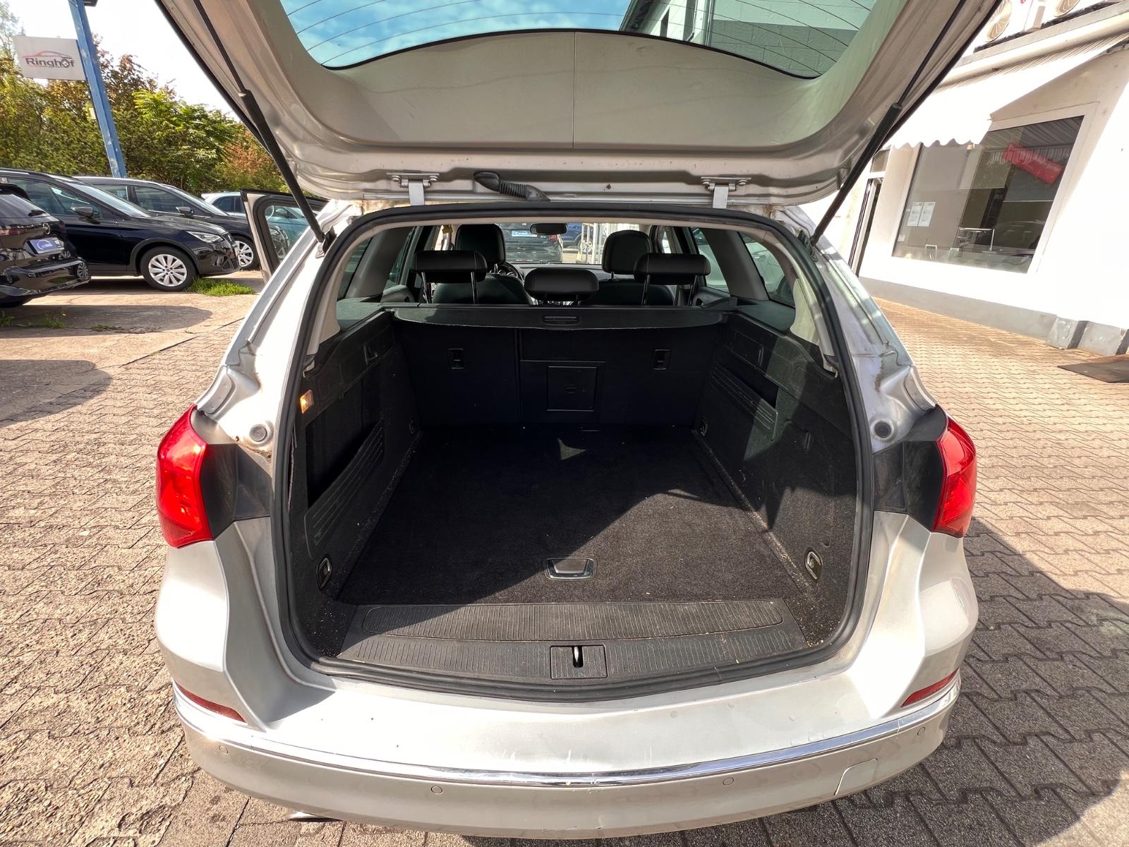 Opel Astra 2012 — photo 8