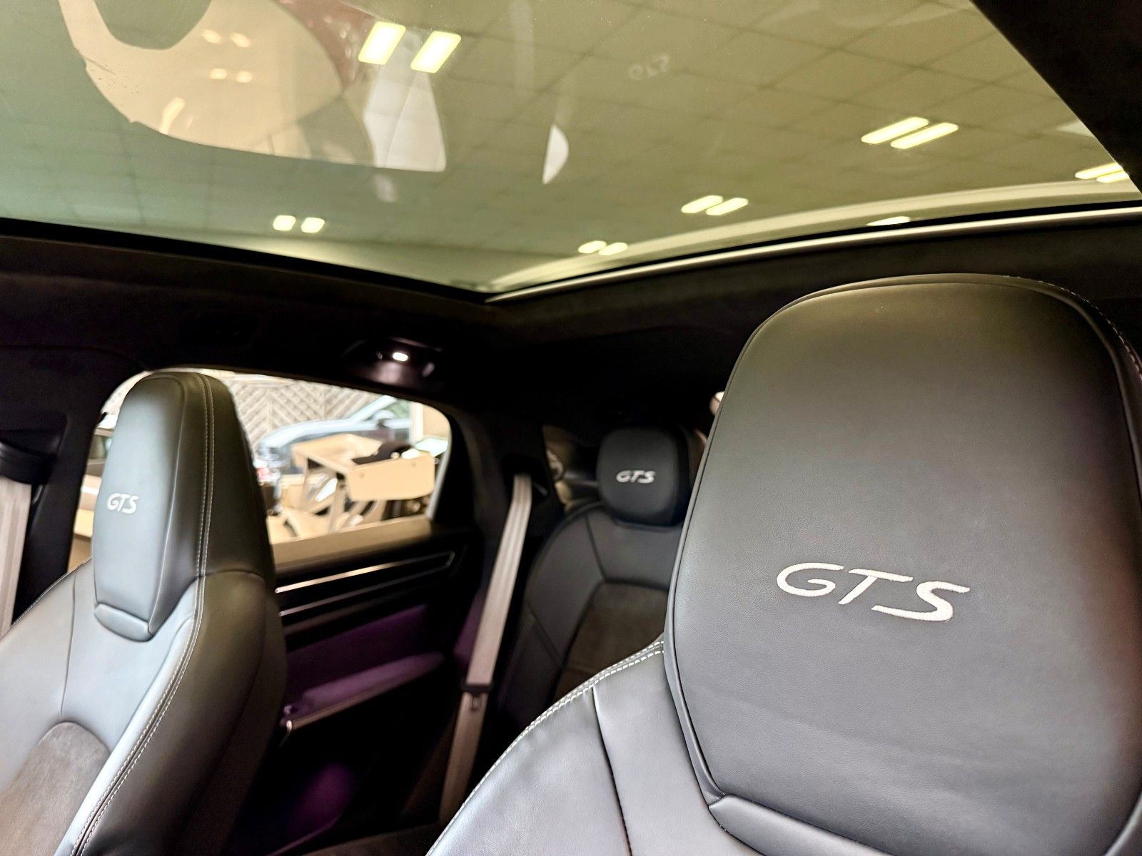 Fahrzeugabbildung Porsche Cayenne Coupe GTS AHK/ACC/HeadUp/22Zoll