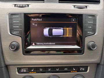 Bild 15 VW Golf VII R-LINE Lim. +PDC+NAVI+BI-XENON+ALU+BT+