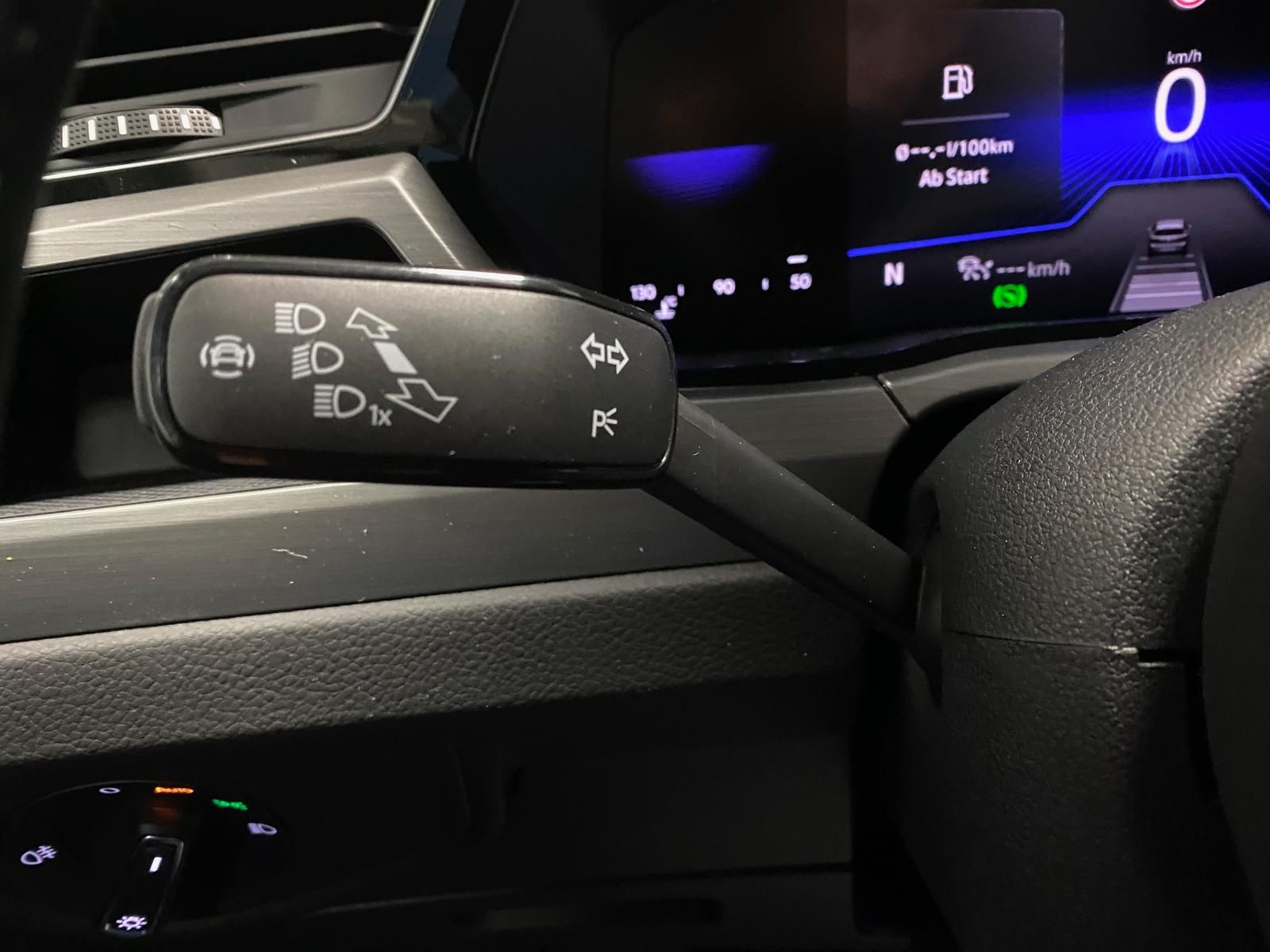 Fahrzeugabbildung Volkswagen Touran 1.5 TSI R-Line COMFORTLINE DSG+ACC+AHK