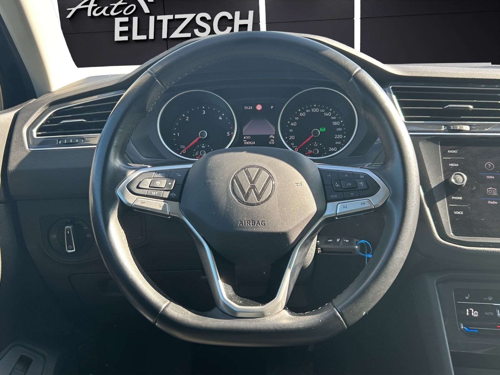 Fahrzeugabbildung Volkswagen Tiguan Life TDI DSG 4M LED ACC AHK LRHzg SH Rear