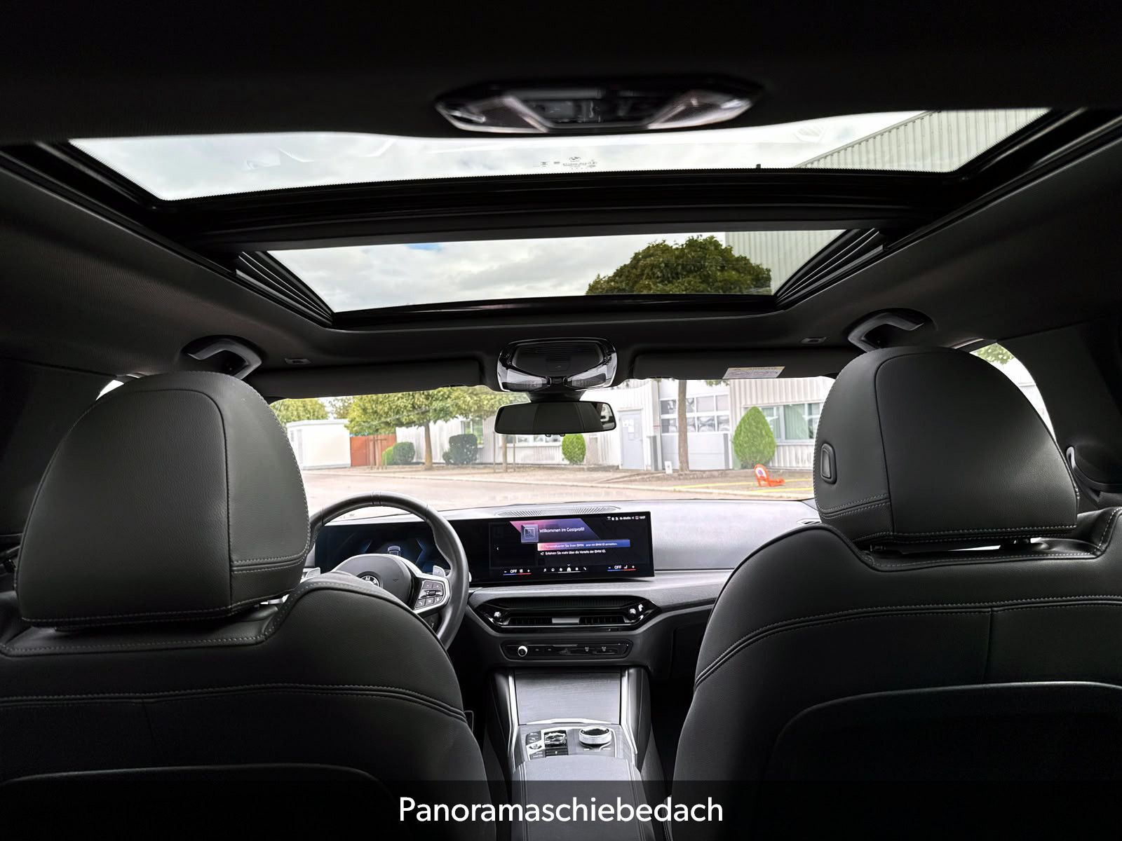 Fahrzeugabbildung BMW 320i Touring Steptr. M-Sport PANO LED KAM H&K BT
