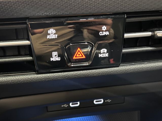 Volkswagen Golf 1.5 TSI Active | LED | Navi | App | DAB Volkswagen Golf 1.5 TSI Active | LED | Navi | App | DAB