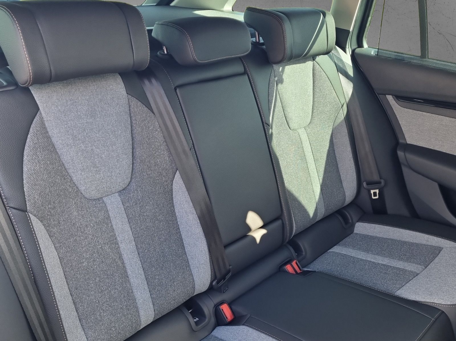Fahrzeugabbildung SKODA Octavia Combi Tour 2.0 TDI AHK Licht&Sicht+ Win+