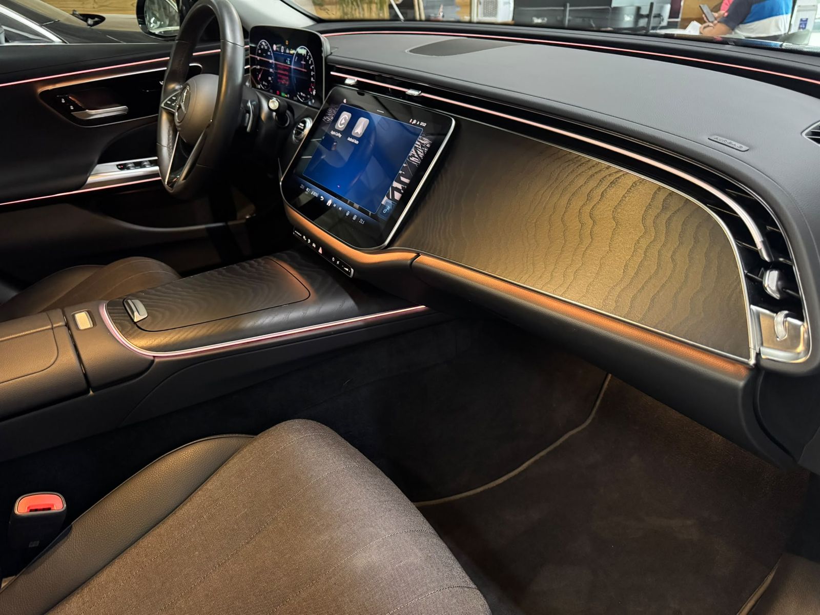 Mercedes-Benz E 300e Avantgarde Spurwechsel 360° foto 17