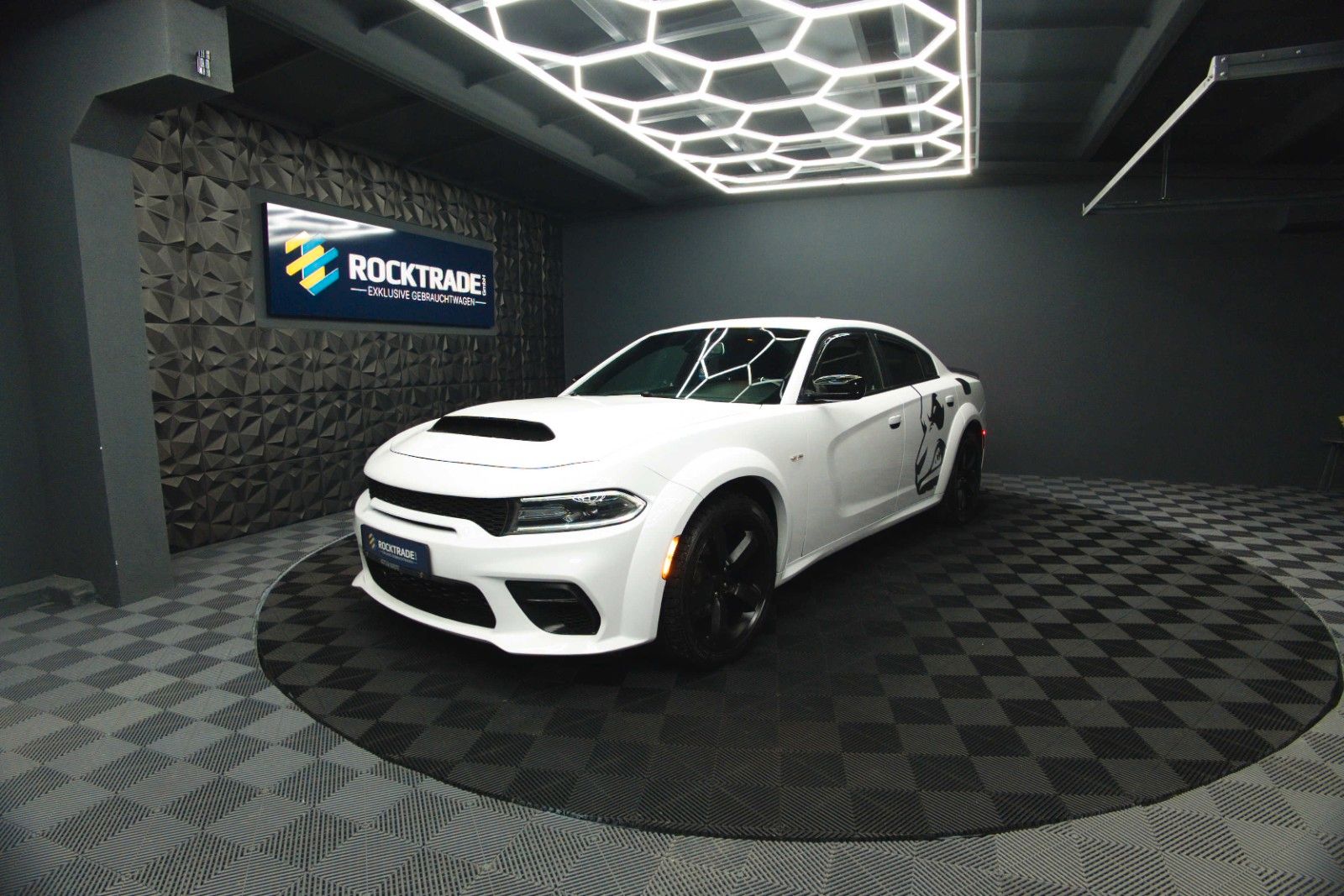 Fahrzeugabbildung Dodge Charger 3.6 4x4 SRT WIDE BODY ANGRY PANDA | LED