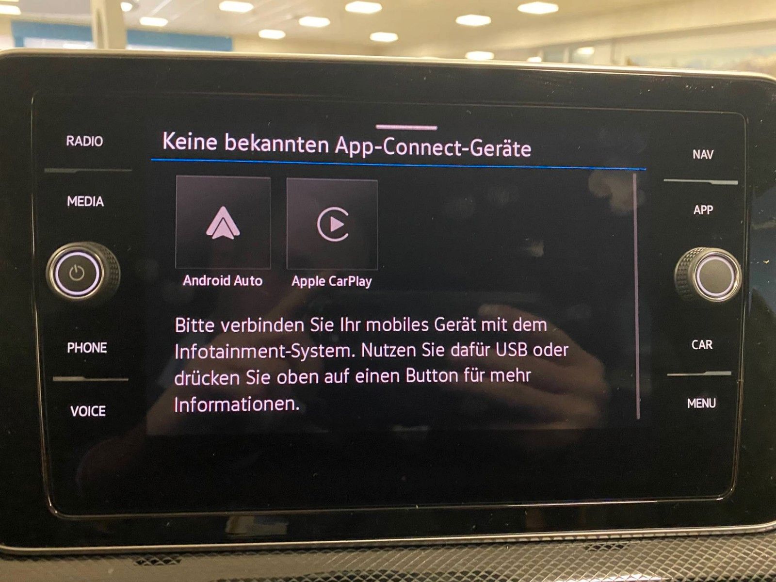 Fahrzeugabbildung Volkswagen T-Cross 1.0 TSI DSG R-Line+NAVIGATION+MATRIX+ACC