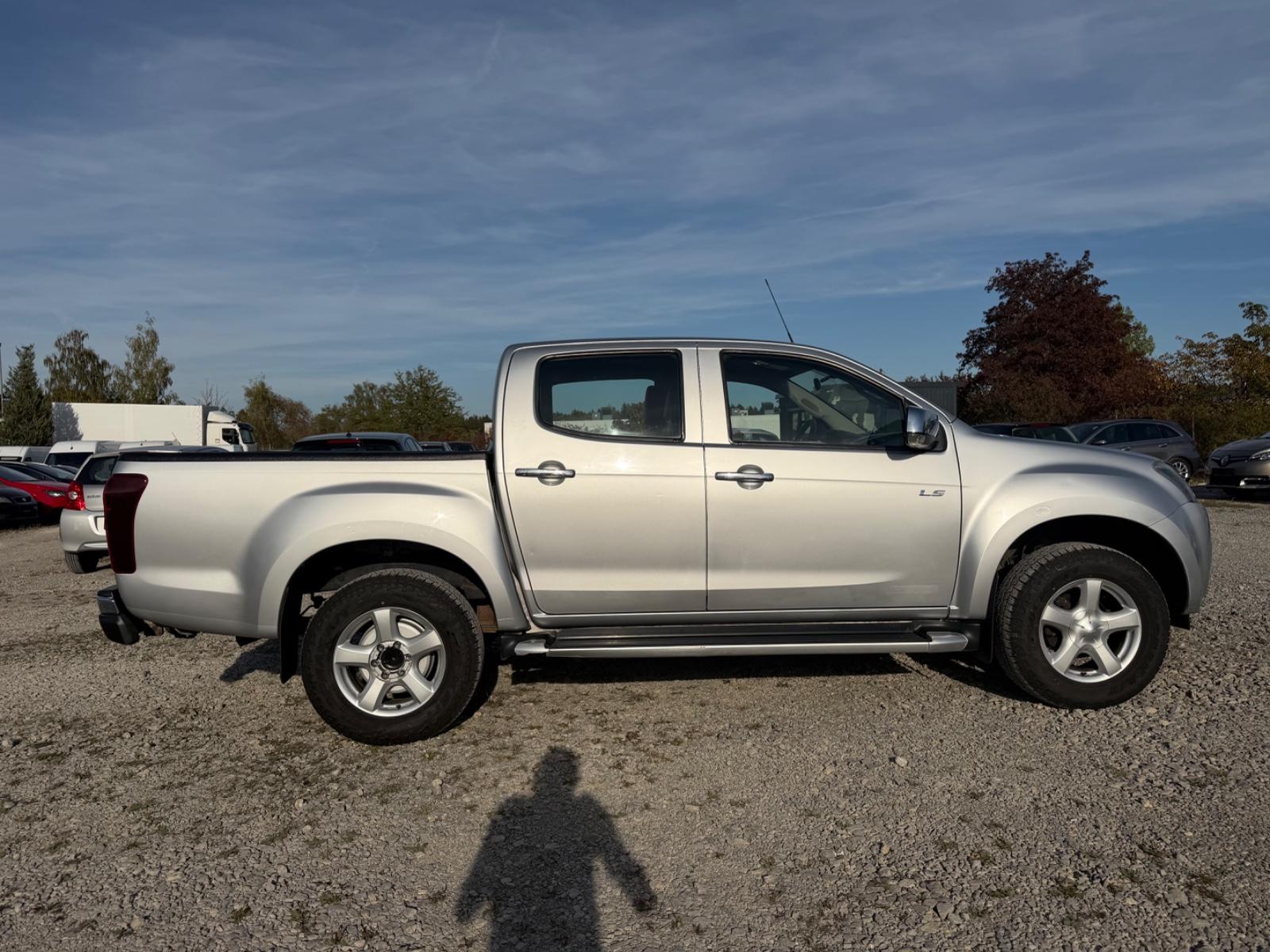 Isuzu D-Max Double Cabine 2.5 TD 163ch BVA - Attelage - Carnet entretien - Non fumeur