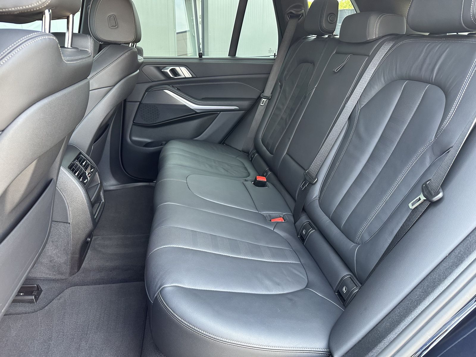 Fahrzeugabbildung BMW X5 xDrive30d M-Sport NAV+LED+AHK+360°+21ZOLL+PP