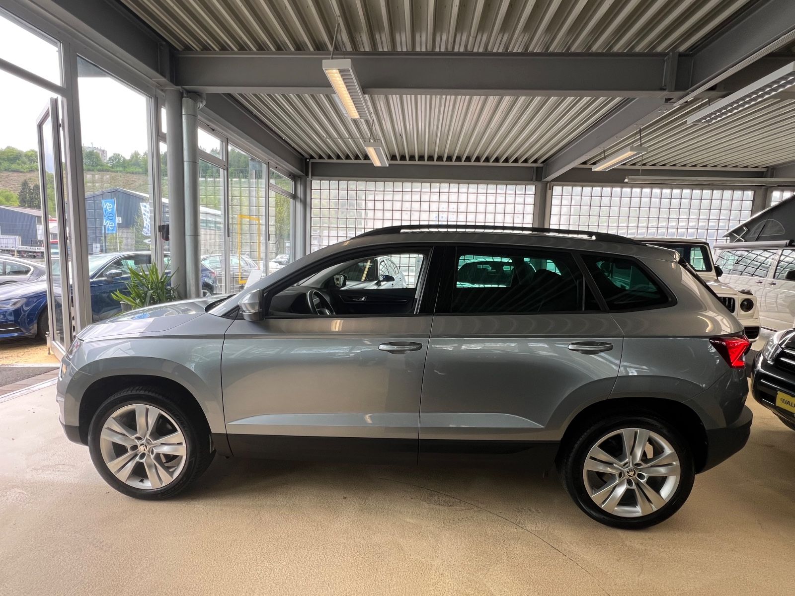 Fahrzeugabbildung SKODA Karoq Style 1.5 DSG *NAVI*KAMERA*CAR-PLAY*AHK*