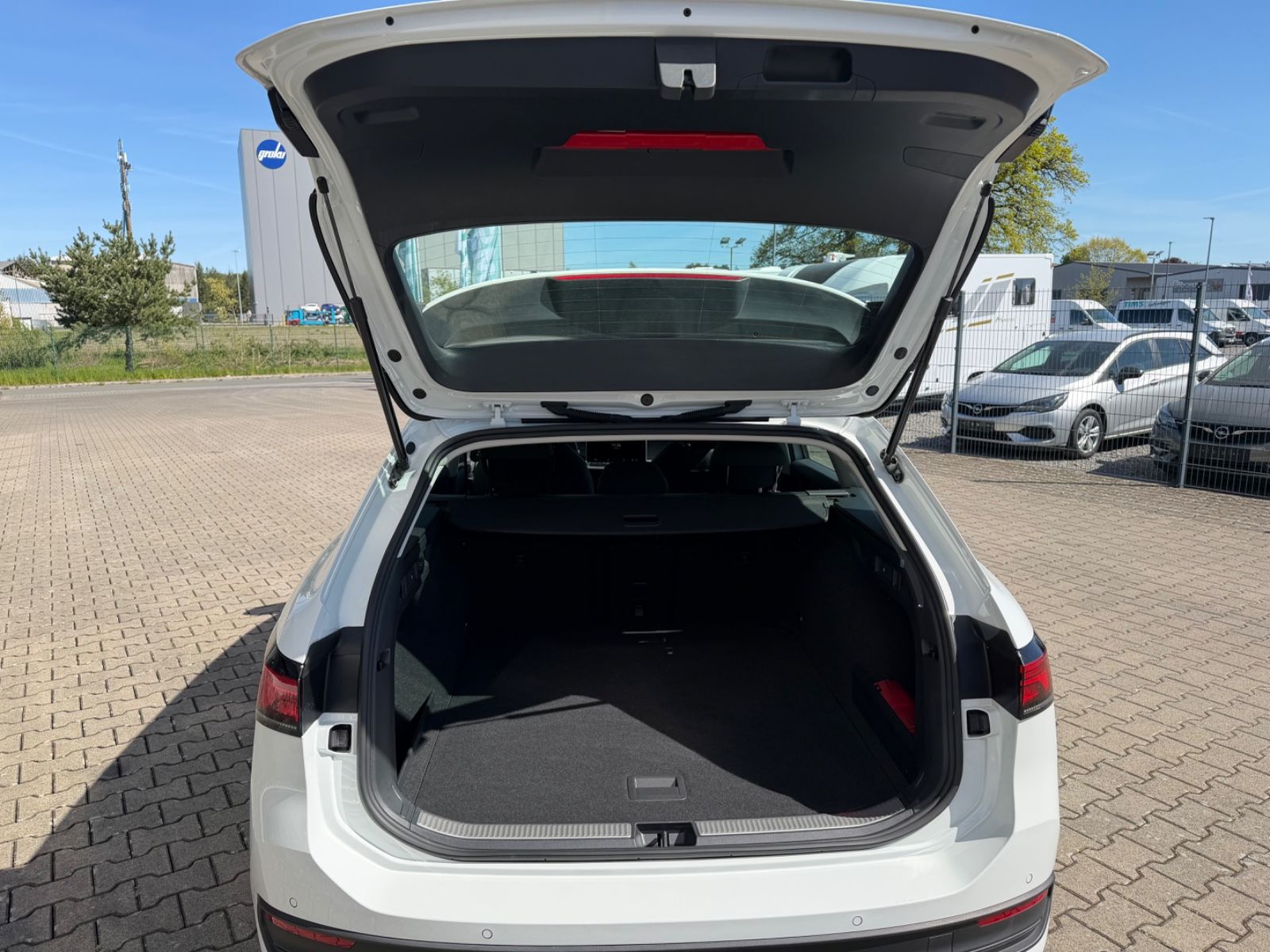 Fahrzeugabbildung Volkswagen Passat Variant 1.5 eTSI 110 kW