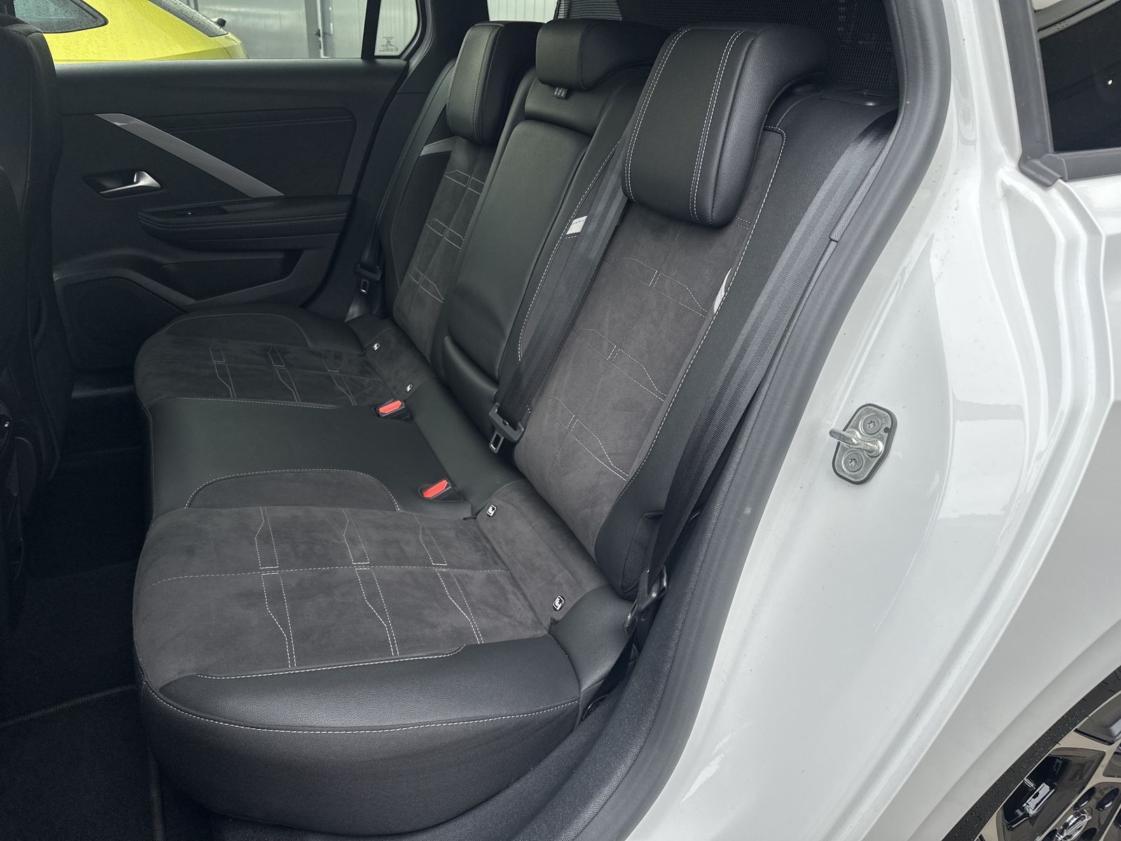 Fahrzeugabbildung Opel Astra ST 1.5 D Ultimate NAV+MATRIX+PANO+HUD+360°