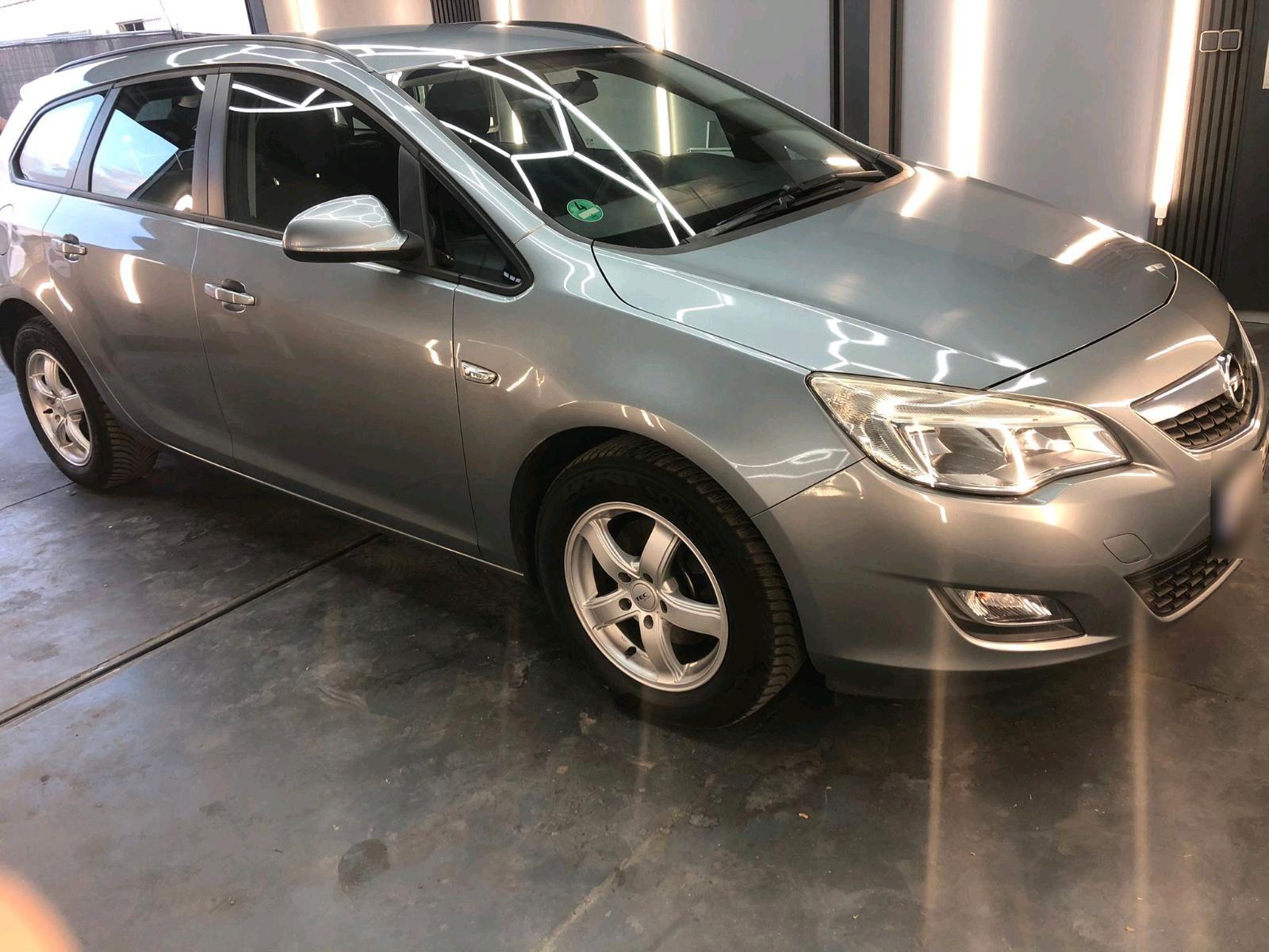 Opel Astra, 2011