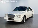 Mercedes-Benz E 220 E /AUTOMATIK/2.HAND/TOP/KLIMA/ - Mercedes-Benz E 220 mit Benzin-Antrieb: Automatik