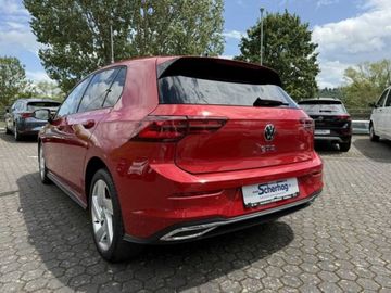 Fotografie des VW Golf VIII 1,4l eHybrid GTE, Systemleistung 180kW