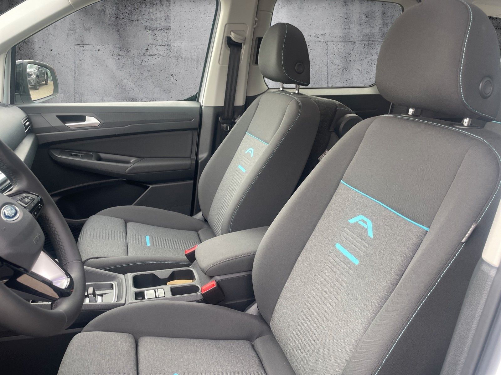 Fahrzeugabbildung Ford Grand Tourneo Connect PHEV Active