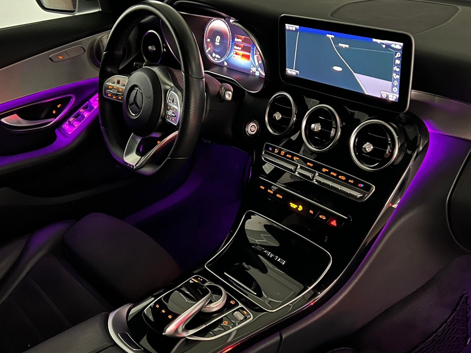 Fahrzeugabbildung Mercedes-Benz C 300 Lim. AMG-LINE/360*/BURMESTER/WIDESCREEN