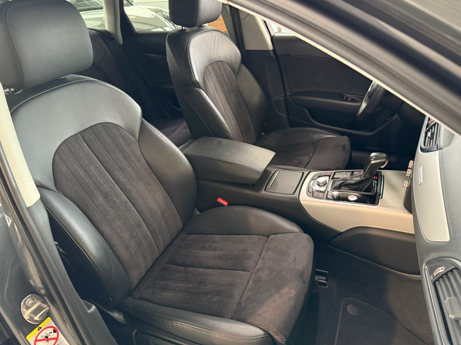 Fahrzeugabbildung Audi A6 Avant 2.0 TDI quattro S-LINE/NAVI/SPORT/Nappa