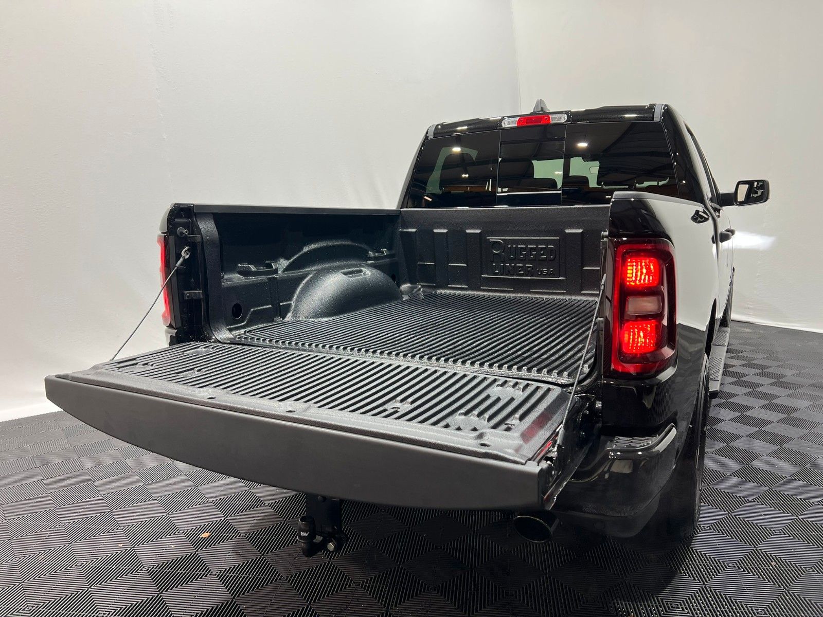 Fahrzeugabbildung Dodge RAM 1500 Tradesman Night 3.0L MY25 *6. Sitz*