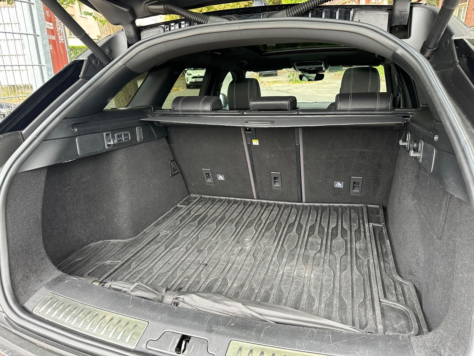 Fahrzeugabbildung Land Rover Range Rover Velar R-Dynamic*PANO*MEMEORY*HEADUP