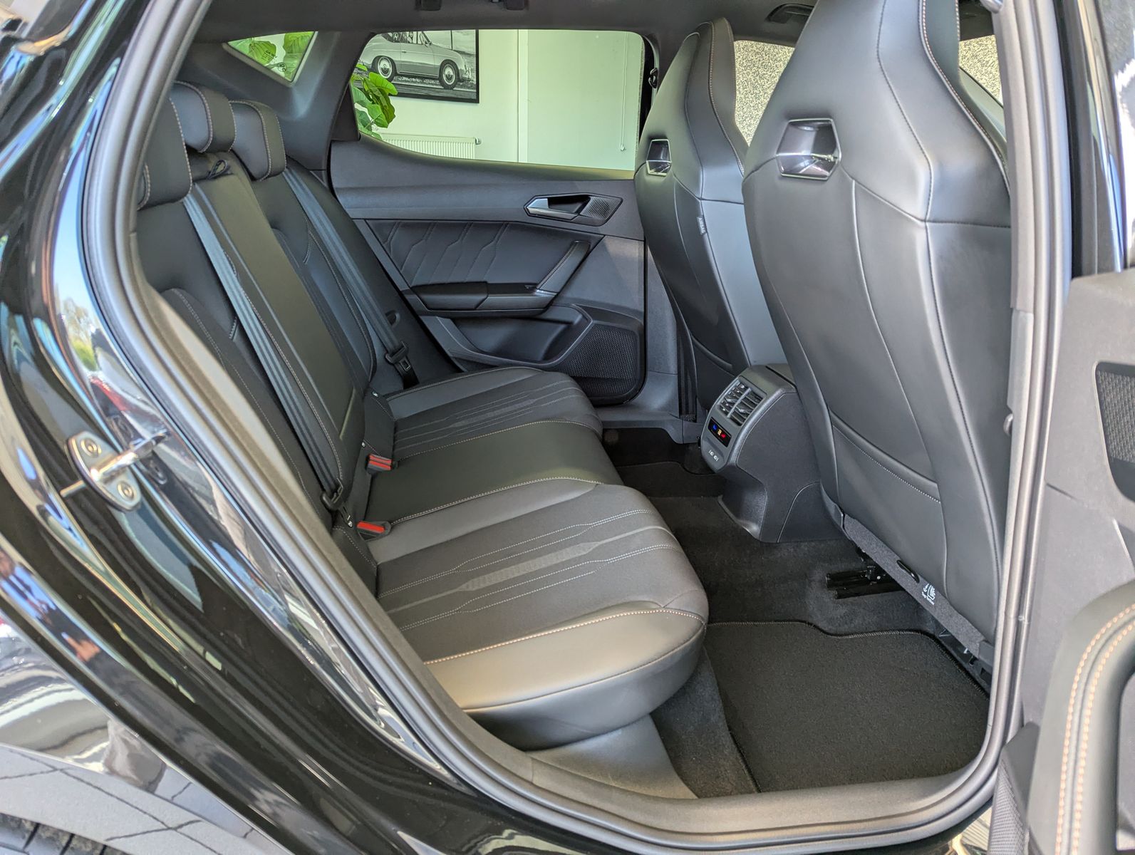 Fahrzeugabbildung CUPRA Leon VZ 2.0 TSI DSG Pano Matrix Beats Memory 19"