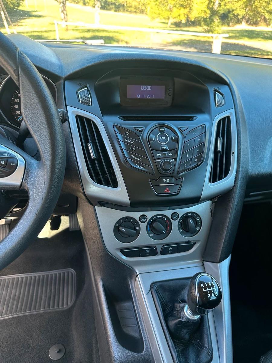 Ford Focus 2011 — photo 11