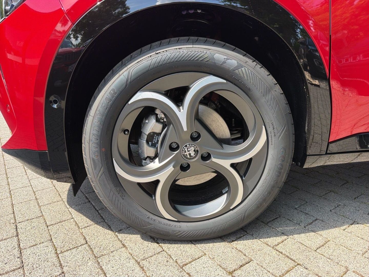 Fahrzeugabbildung Alfa Romeo Junior Ibrida Sport Speciale 1,2 VGT 107kW MY26
