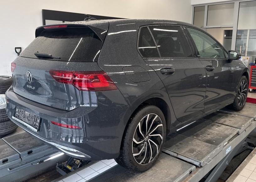 Volkswagen Golf VIII 1.5 TSI Active MATRIX NAVI ACC LM17