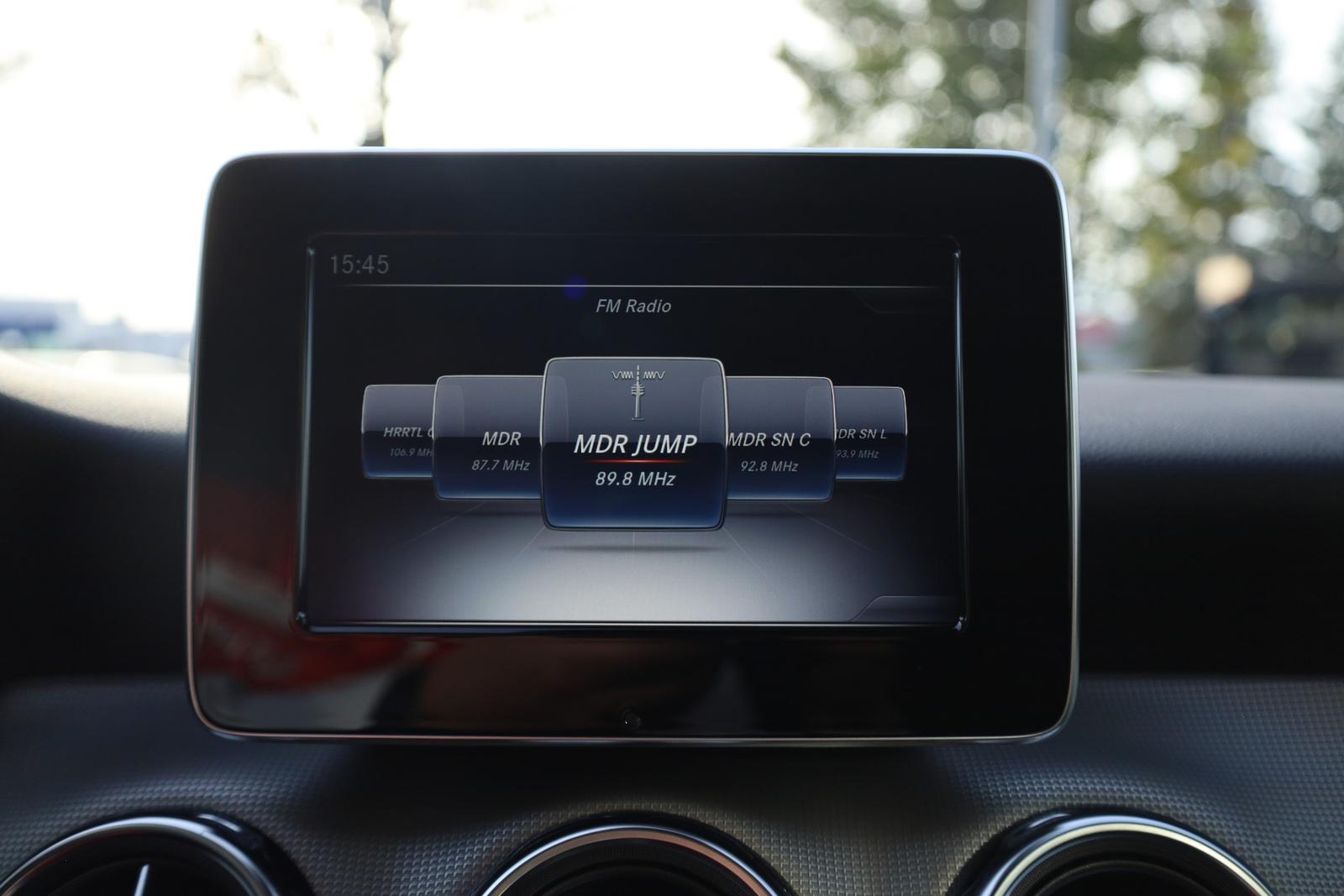 Mercedes-Benz GLA 200 Urban Aut. AHK LED 360° Navi Panorama