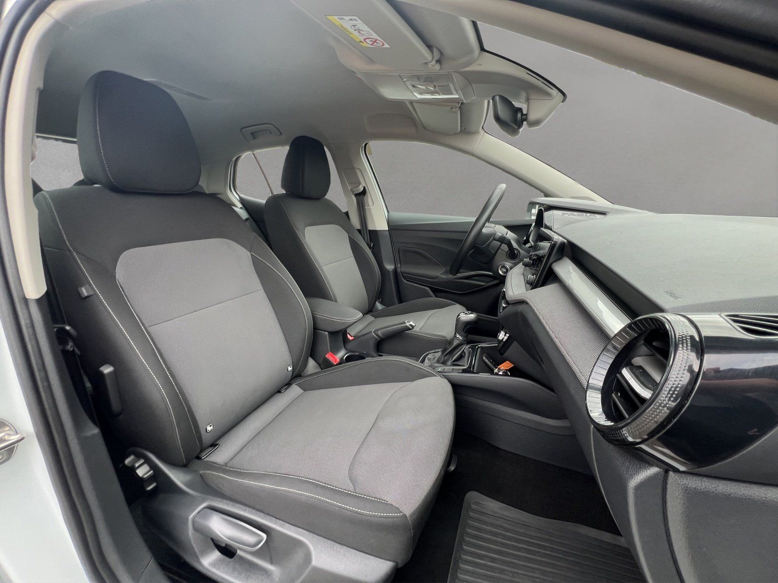 Fahrzeugabbildung SKODA Fabia 1.0 TSI Selection DSG/KAMERA/ACC/SHZ/