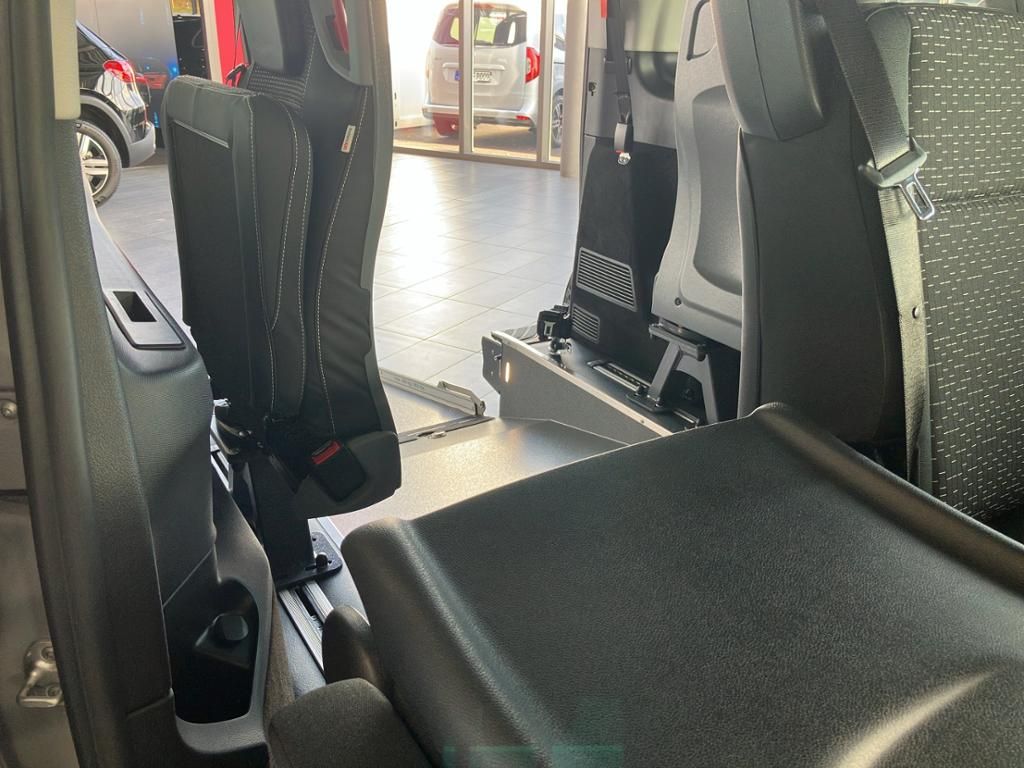 Fahrzeugabbildung Mercedes-Benz Vito 116 CDI Tourer PRO Lang Rollstuhl Heckumbau