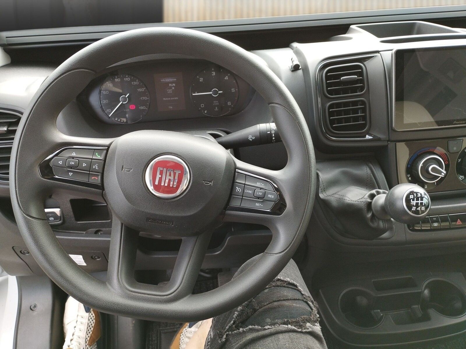 Fahrzeugabbildung Eura Mobil Van V 635 HB Comti D 6E, Mondial Paket