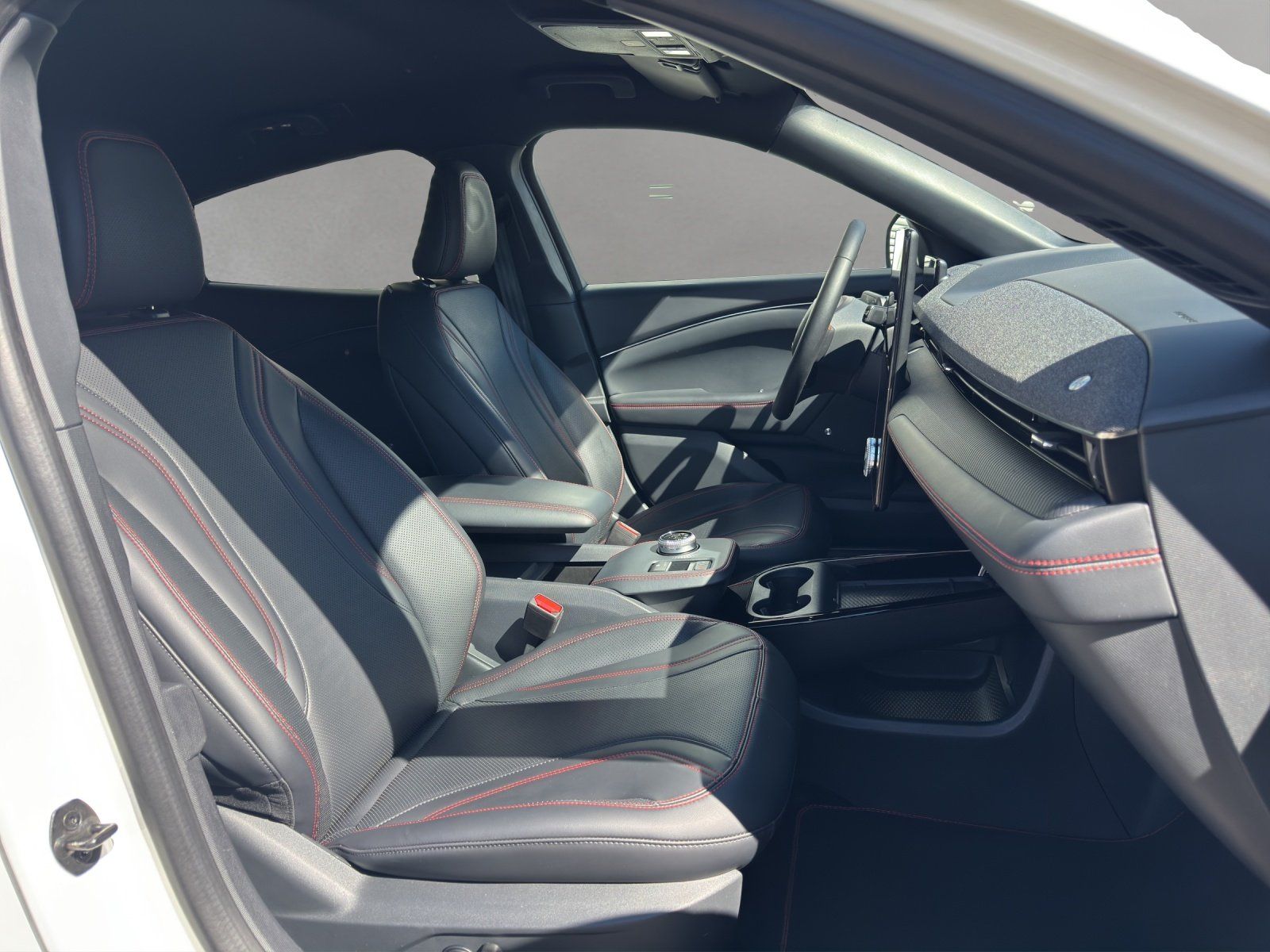 Fahrzeugabbildung Ford Mustang MACH-E AWD Ext. Range Aut./ACC/360°/B&O/