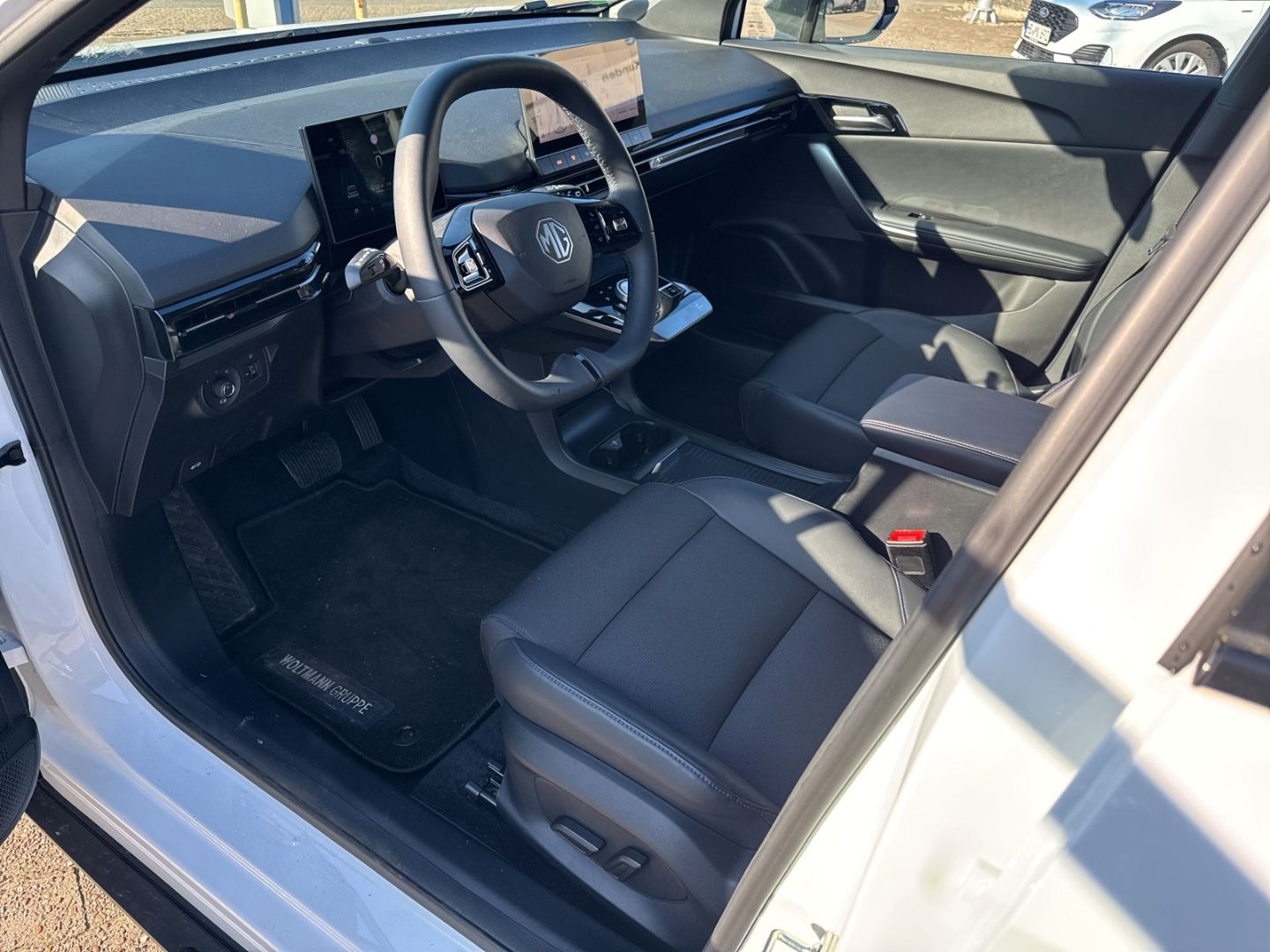 Fahrzeugabbildung MG MG4 4 Luxury 64KW Dienstwagen inkl. Winterräder