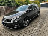 Volkswagen Passat 2.0 TDI DSG 125kW R-Line BMT R-Line B... - Volkswagen Passat aus 2012 mit Diesel-Antrieb: Limousine