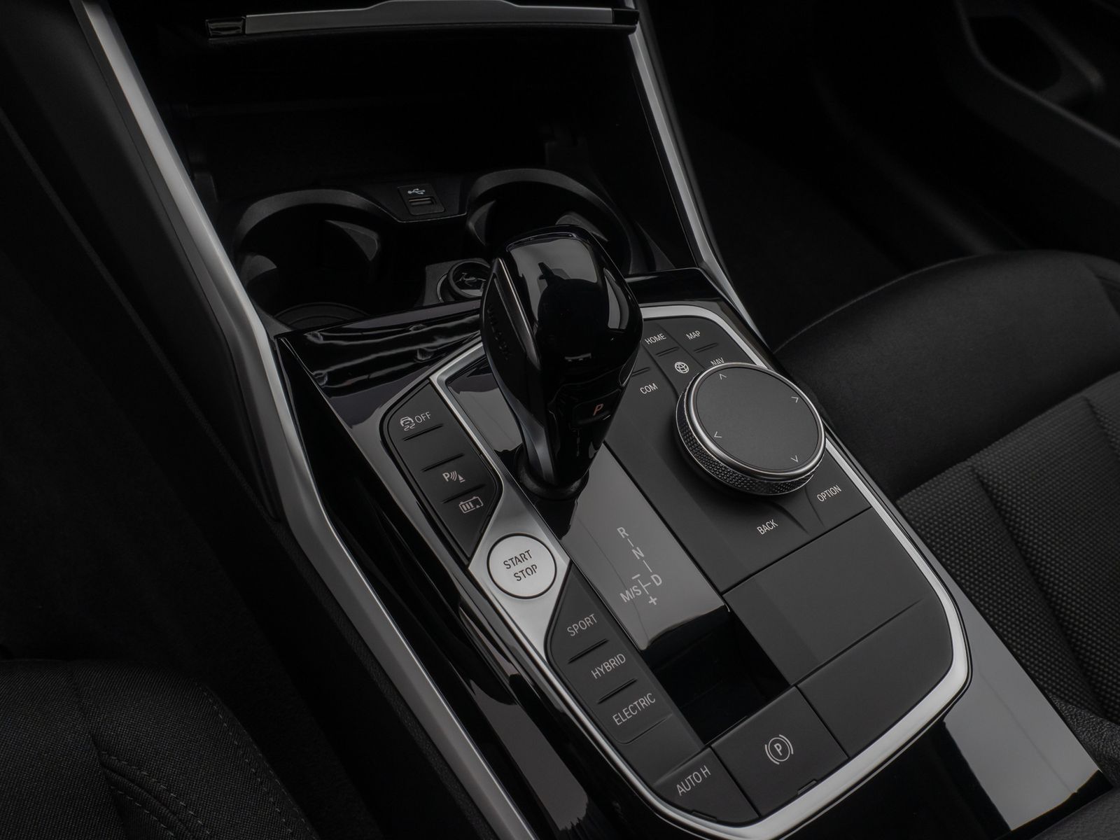 Fahrzeugabbildung BMW 320e Kamera DAB HiFi Lenkradheizung Alarm Parkas