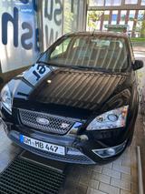 Ford Focus 2,5 ST ST - Ford Focus aus 2007 mit Benzin-Antrieb: Limousine